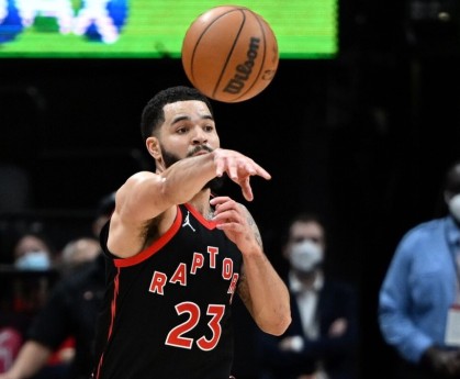  范弗里特关键三分猛龙加时险胜老鹰止连败