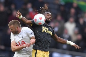  热刺防线送礼不断，利兹联逆转取胜终结五轮不胜  