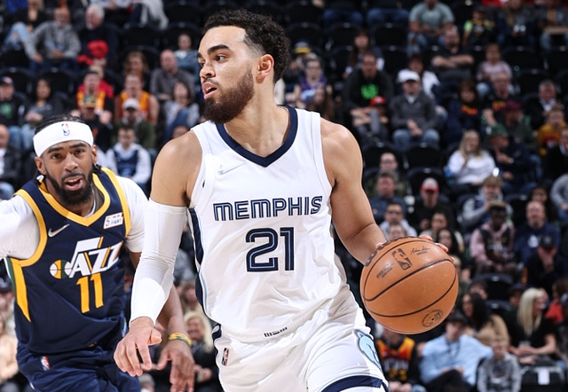  戈贝尔20篮板统治攻防，爵士力克国王保希望  