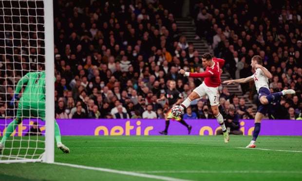  曼联补时阶段连入两球逆转伯恩利取连胜